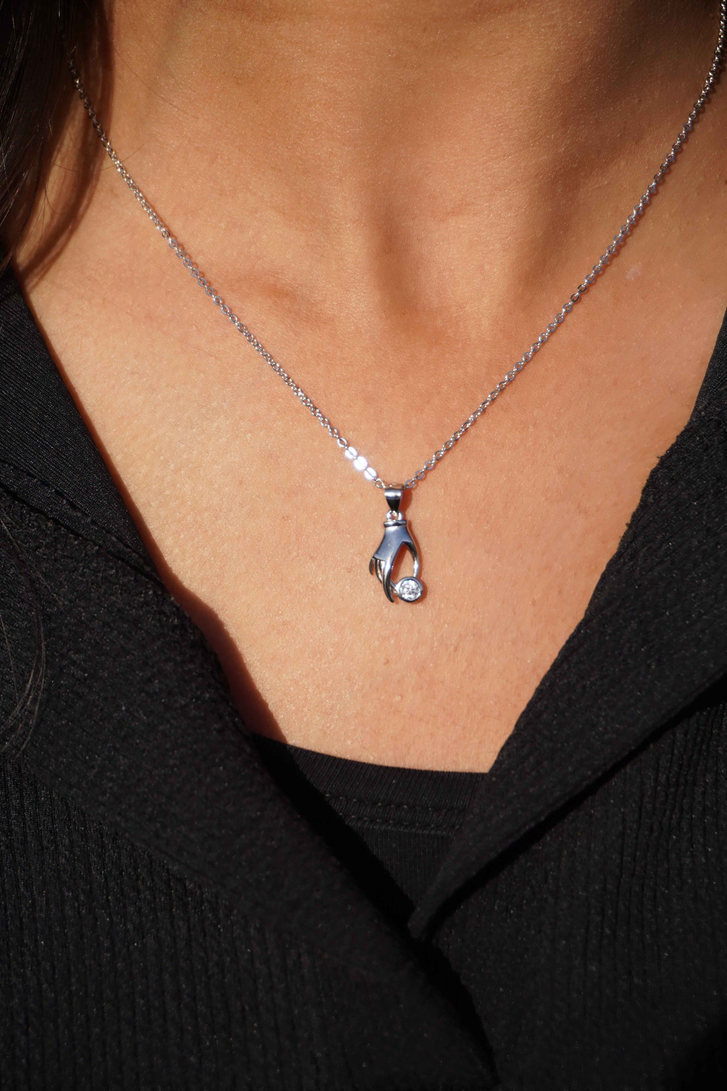 925 Silver Ariva Silver Hand Pendant with Link Chain