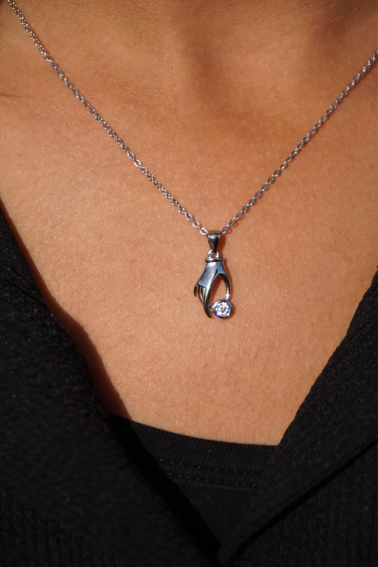 925 Silver Ariva Silver Hand Pendant with Link Chain