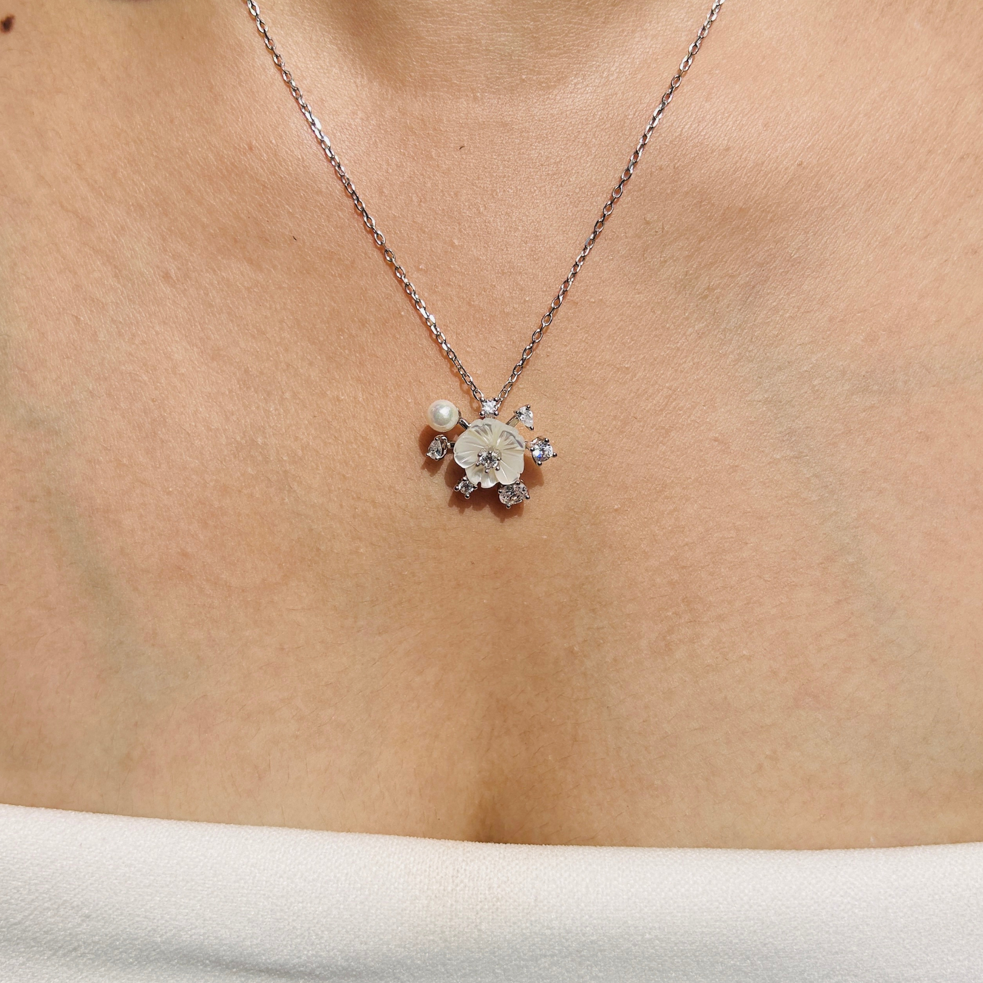Ariva Silver Floral Pearl Pendant Necklace Ariva